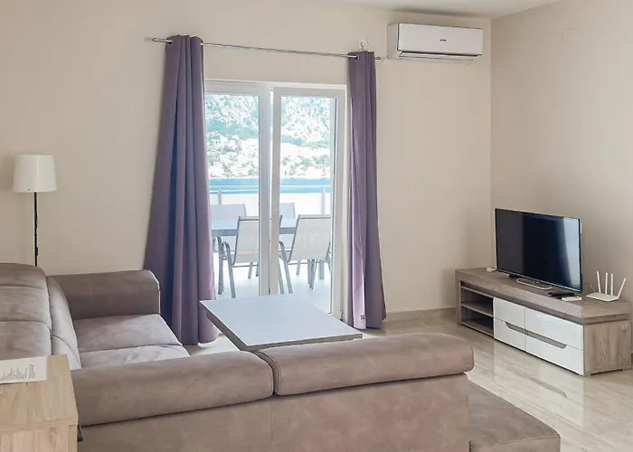 Apartments Seaview Estate Radovic