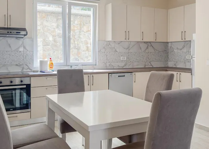 Apartments Seaview Estate Radovic